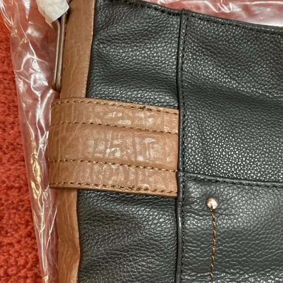 Stone Mountain Black/Tan Genuine Leather Greenwich  Hobo  Shoulder Bag - Picture 3 of 8